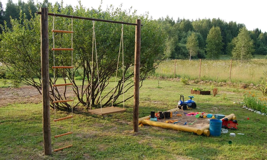Как сделать детскую площадку для дачи своими руками