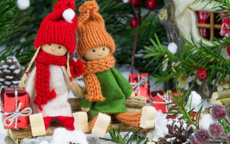 Новогодние украшения: современные сверкающие игрушки и стильные поделки своими руками (86 фото)