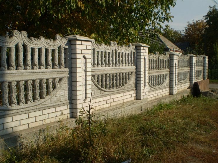 Бетонный забор: как установить своими руками? Обзор самых популярных решений (91 фото + видео)