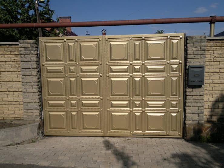 Распашные ворота для дачи: дизайн, автоматизация и правила установки (88 фото-идей)