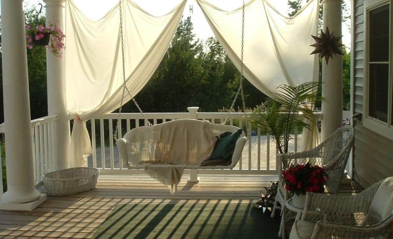 porch-to-the-house-with-a-swing