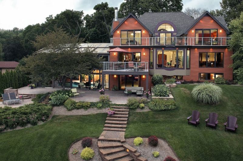 fall-landscaping-tips-colorful-backyard