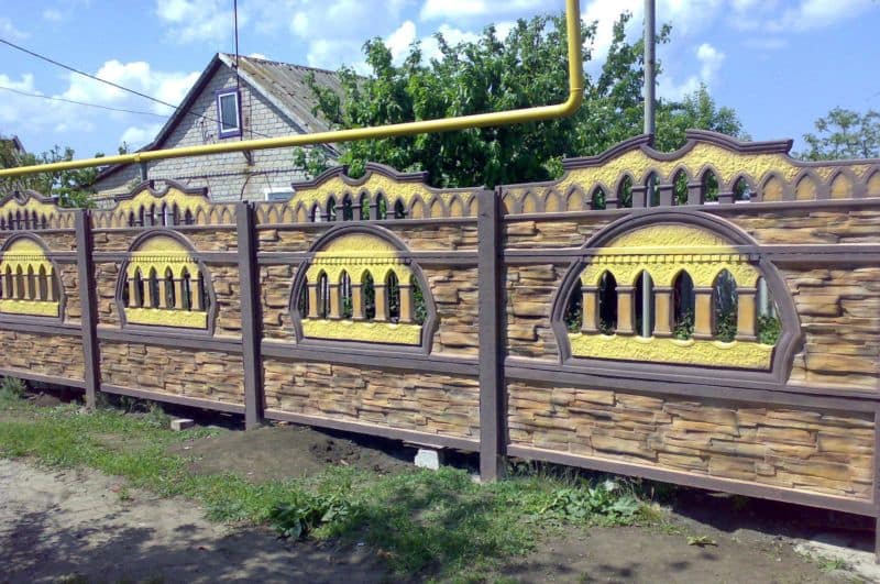 kak-pokrasit-betonnyiy-zabor