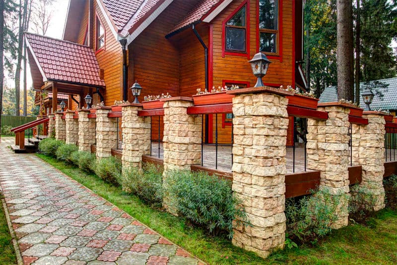 naruzhnaya-oblitsovka-derevyannyh-sten-doma