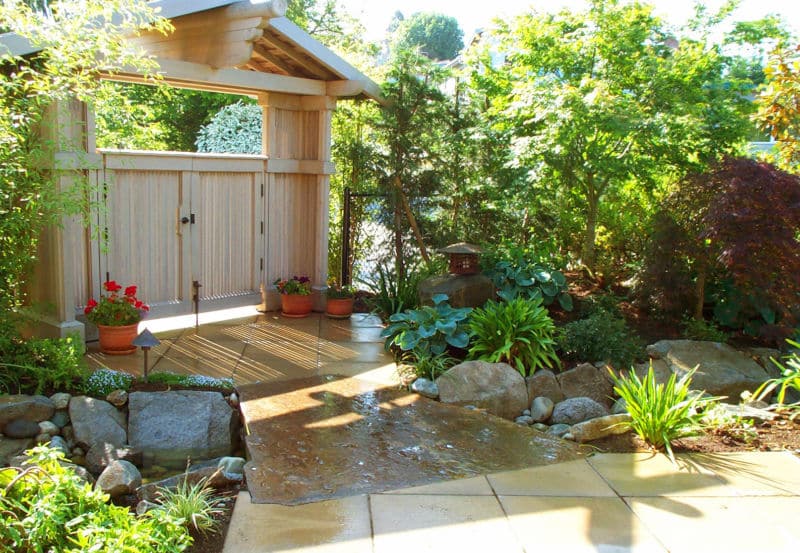 modern-backyard-entry1
