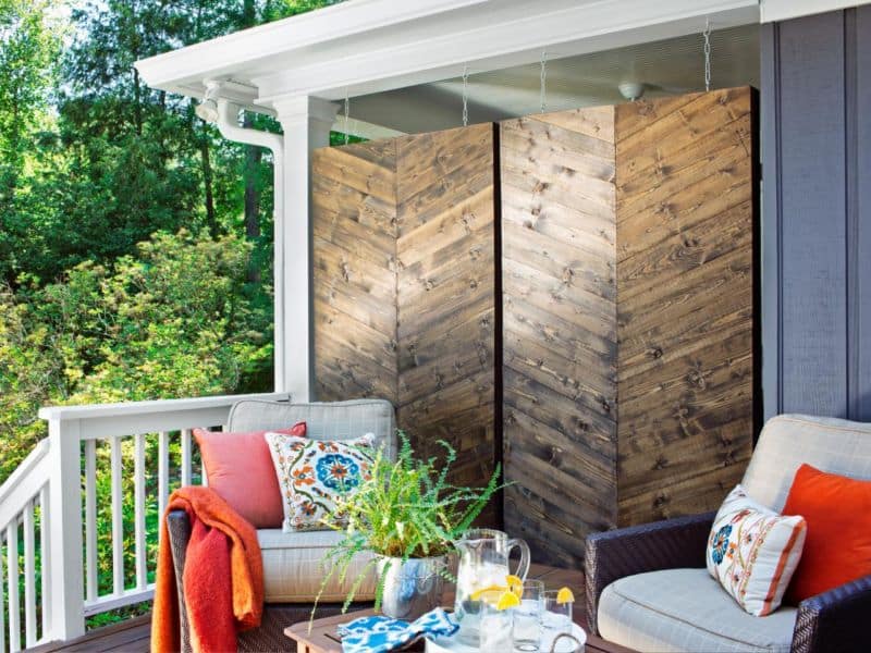 original_brian-patrick-flynn-herringbone-privacy-screen-beauty-front-porch_s4x3-jpg-rend-hgtvcom-1280-960