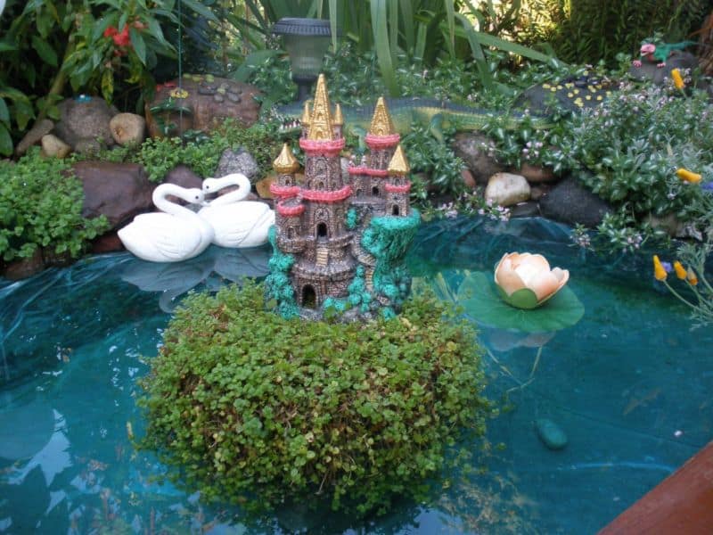 Искусственный пруд с системой очистки воды