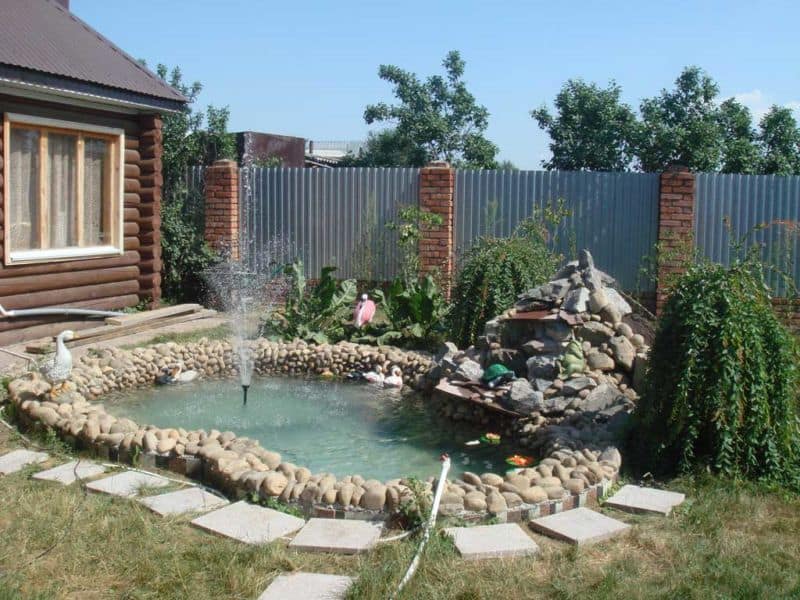 Заполнение водой нового рыбного пруда