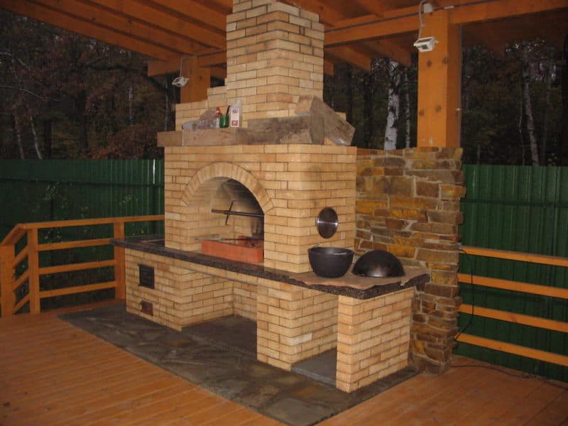 kirpichnaya-pech-barbekyu