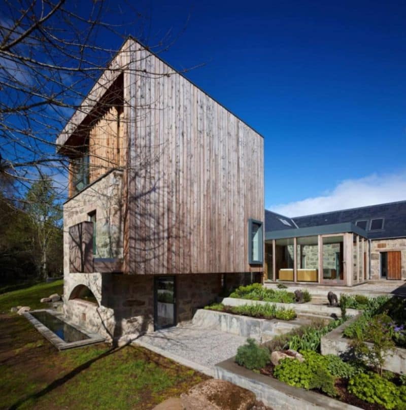 modern-minimalist-house-design-with-rustic-wood-wall-design-and-small-front-yard-landscaping-ideas-915x924