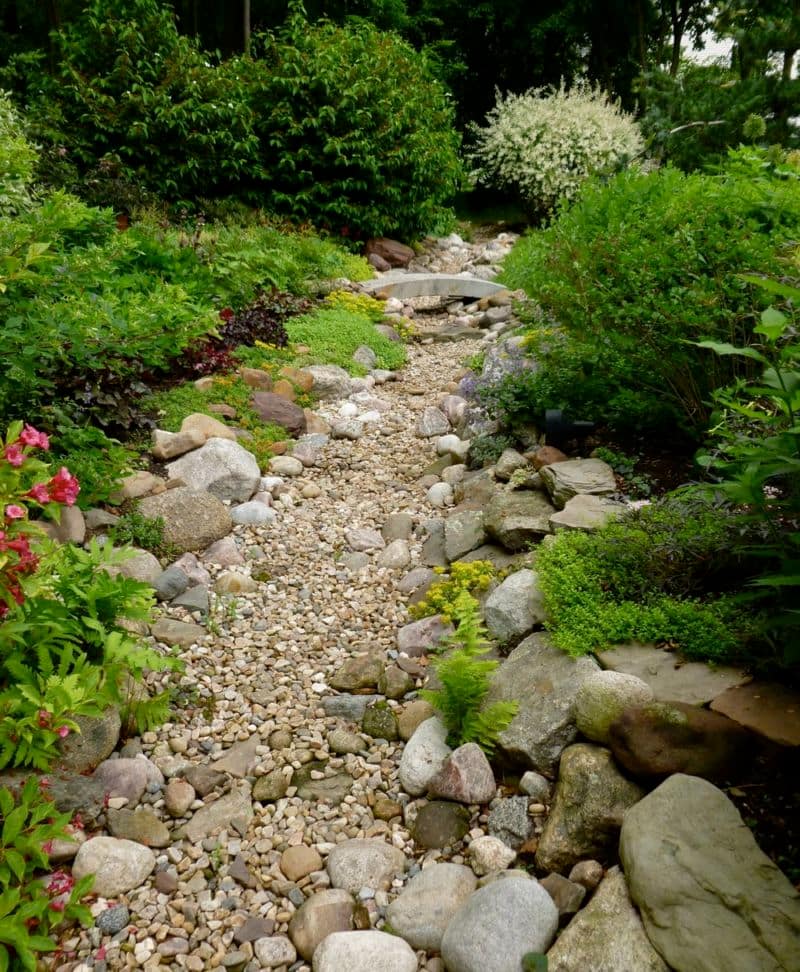 garden-dry-creek-bed-19